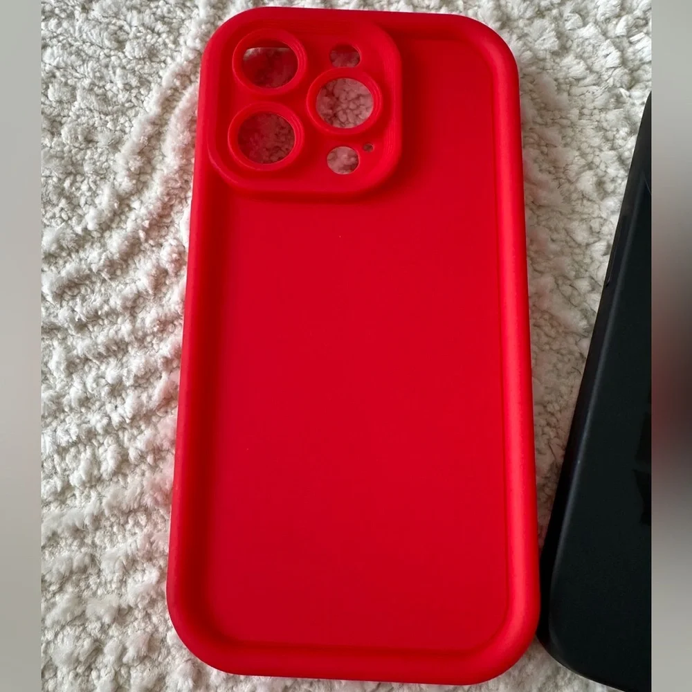 iPhone 14 Pro silicone phone covers (2)
